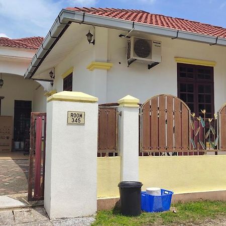 Room 345 Kota Bahru Luaran gambar