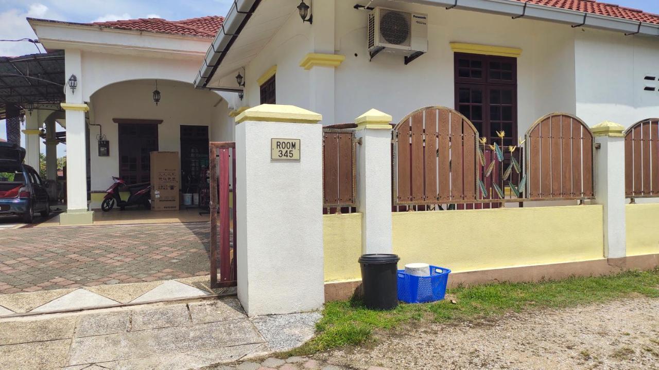 Room 345 Kota Bahru Luaran gambar