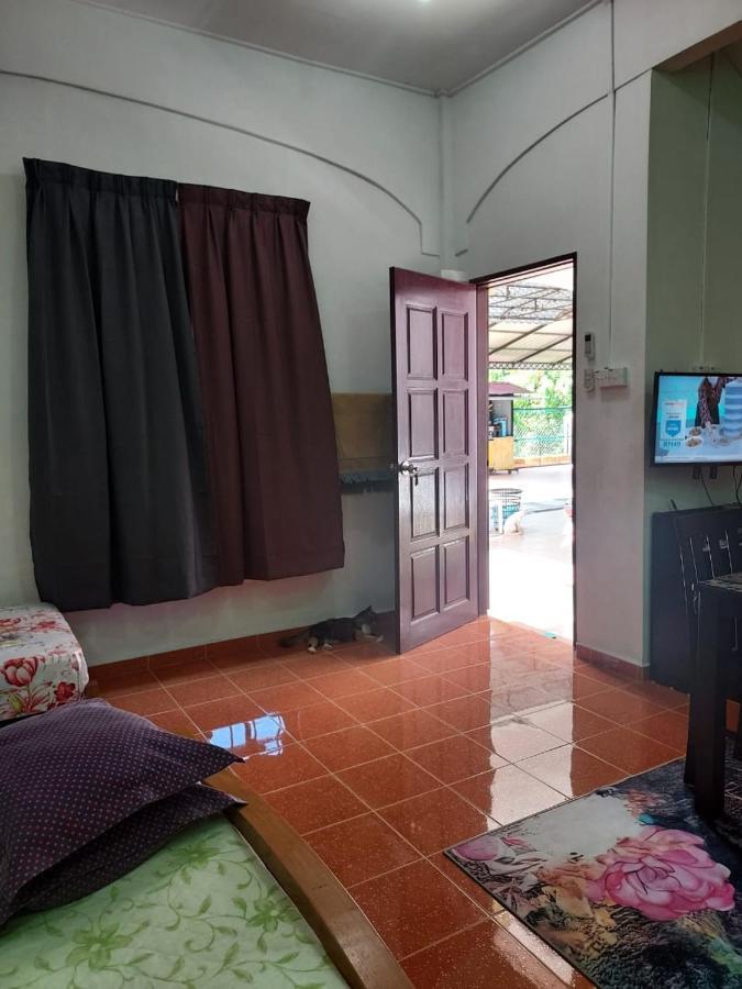 Room 345 Kota Bahru Luaran gambar